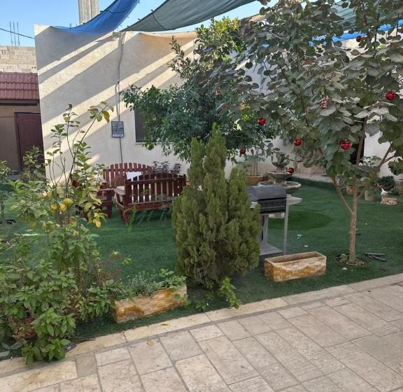 تختخواب و صبحانه Steele Honey