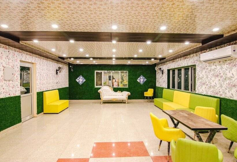 Fabhotel Pushp Kunj
