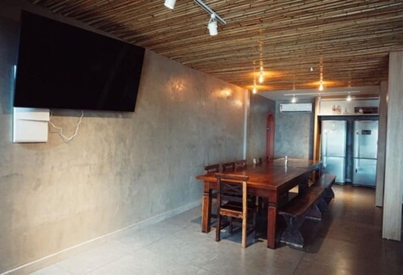 هاستل Graffi Beach House