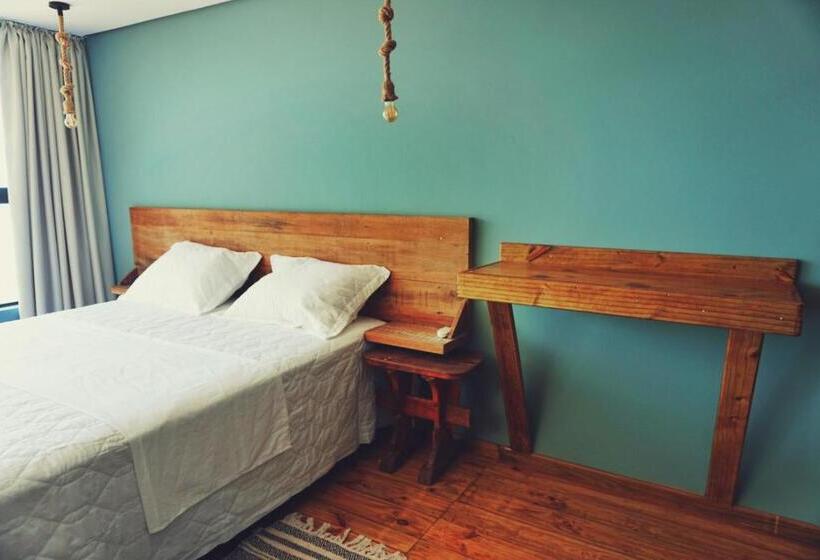 هاستل Graffi Beach House