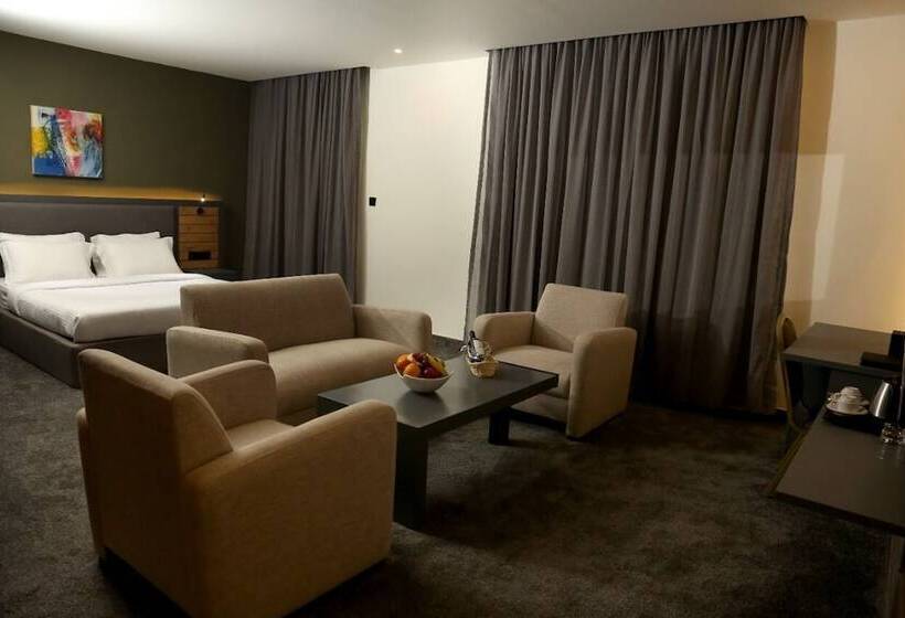 Aitch Boutique Hotel   An Lih