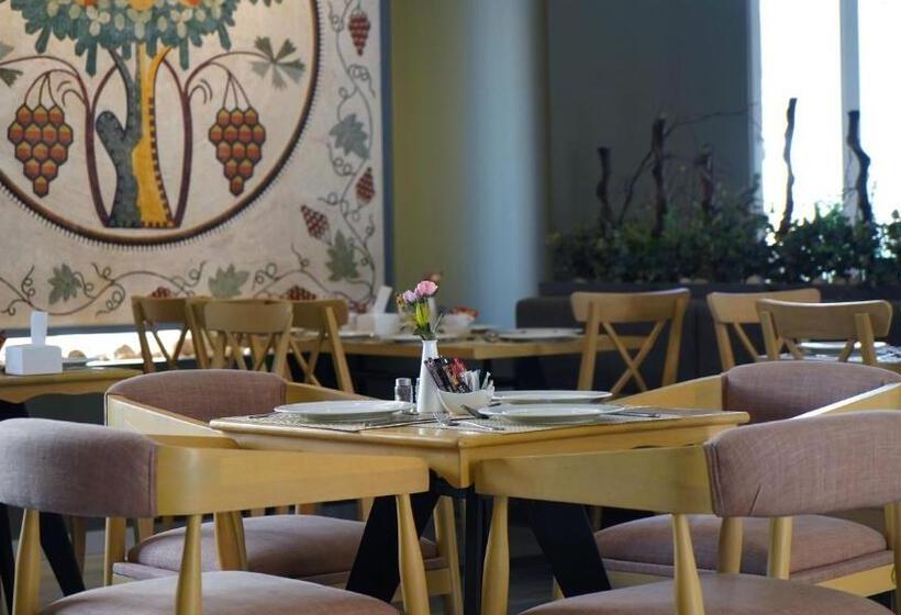 Aitch Boutique Hotel   An Lih