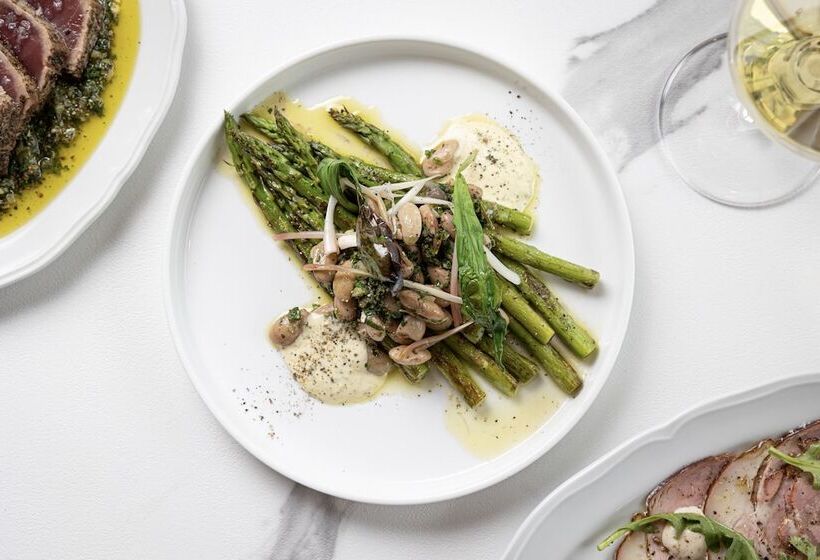 Cambria Hotel Boston Somerville