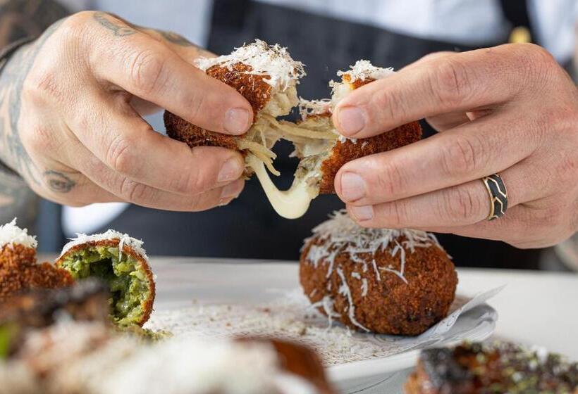 Cambria Hotel Boston Somerville