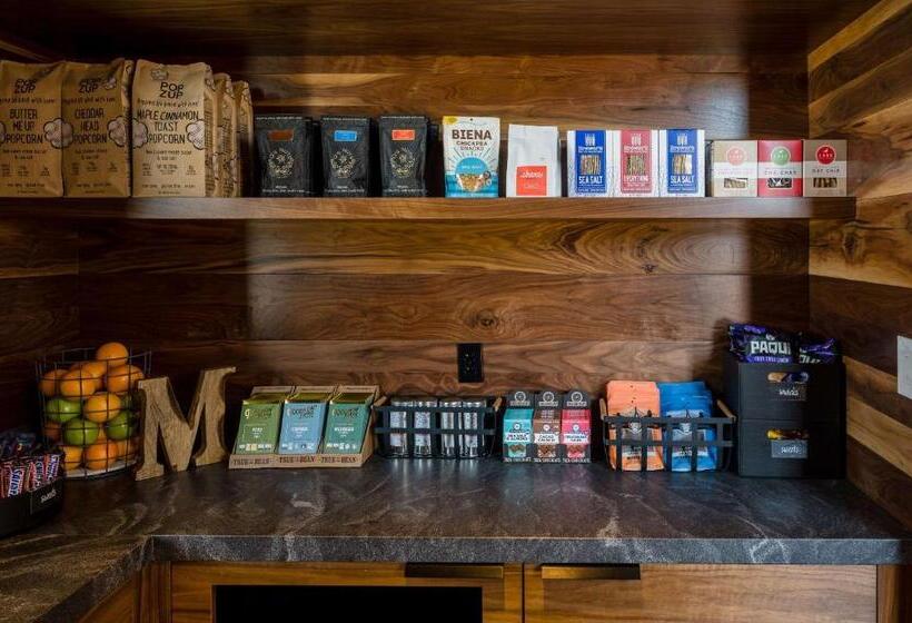 Cambria Hotel Boston Somerville