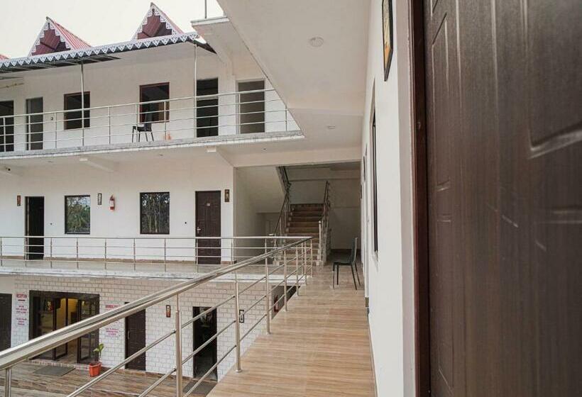 Fabhotel Roadside Inn