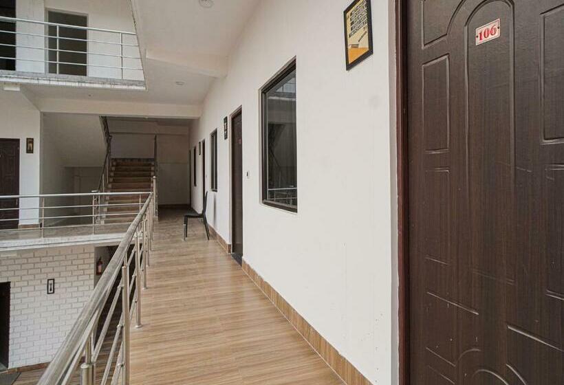 Fabhotel Roadside Inn