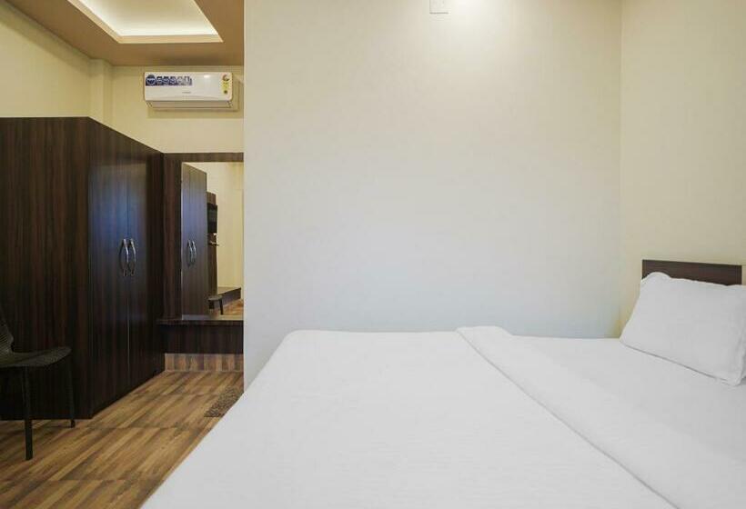 Fabhotel Roadside Inn