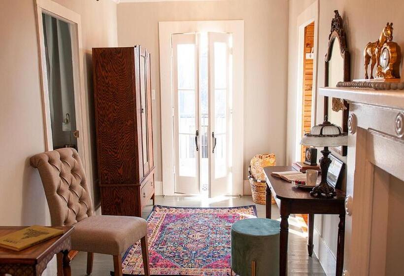 Dabbs Hotel Bed And Breakfast