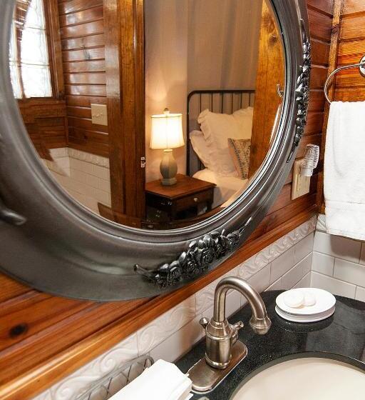 Dabbs Hotel Bed And Breakfast