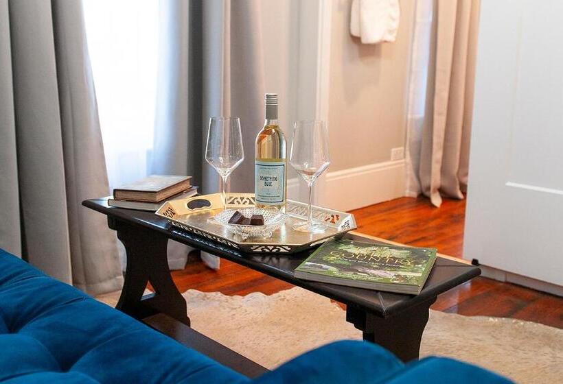 Dabbs Hotel Bed And Breakfast