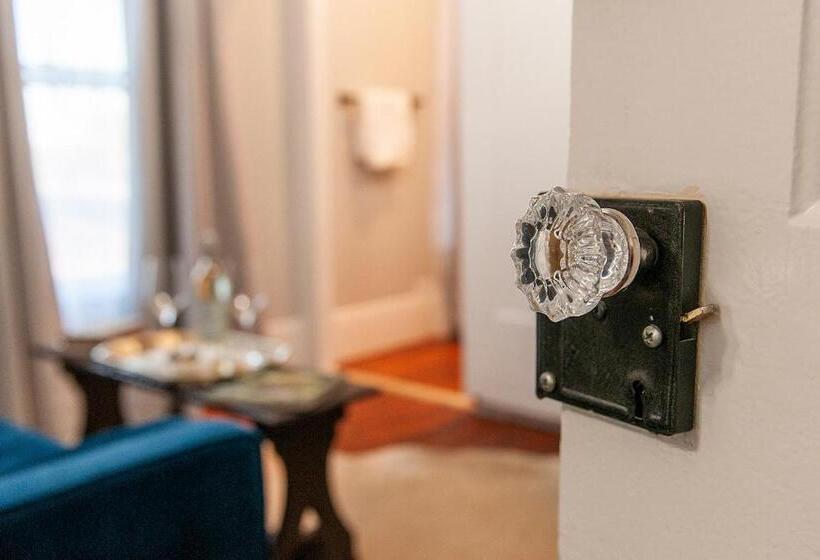 Dabbs Hotel Bed And Breakfast