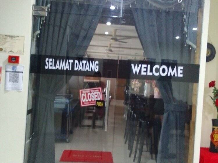 酒店 Oyo 90464 Borneo Suites