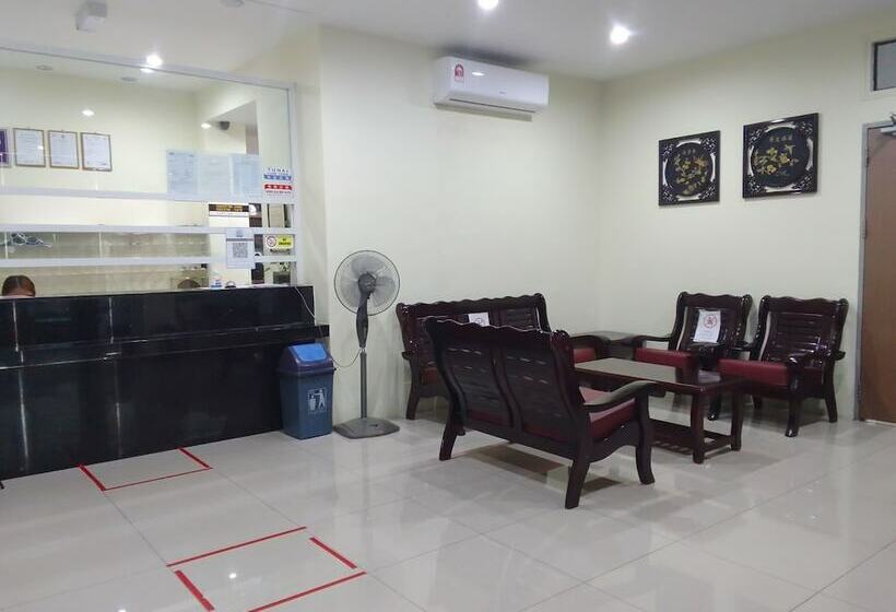 酒店 Oyo 90464 Borneo Suites