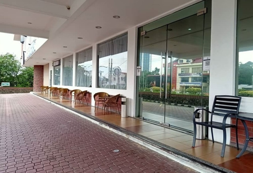 酒店 Oyo 90464 Borneo Suites