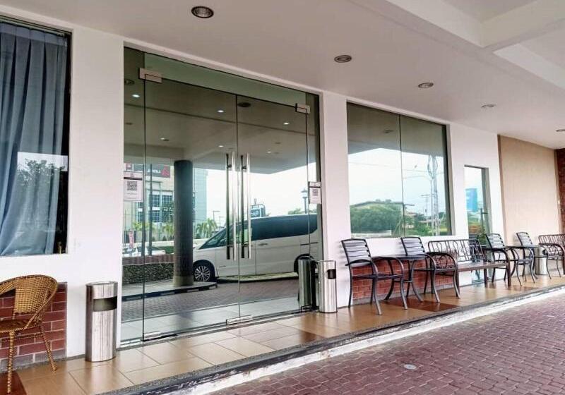 酒店 Oyo 90464 Borneo Suites