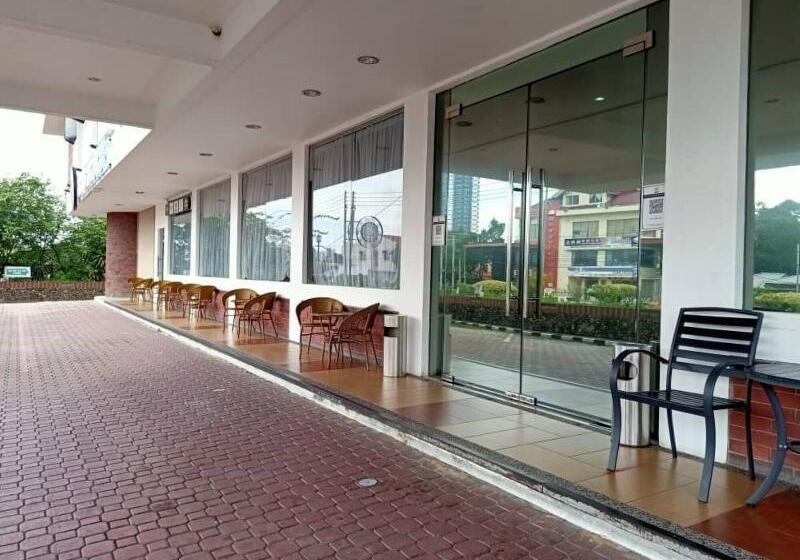 酒店 Oyo 90464 Borneo Suites