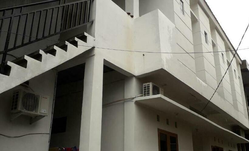 Отель Oyo 90939 Guesthouse Yansen Residence