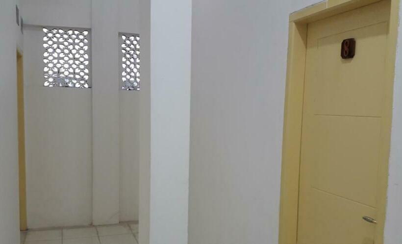 Отель Oyo 90939 Guesthouse Yansen Residence