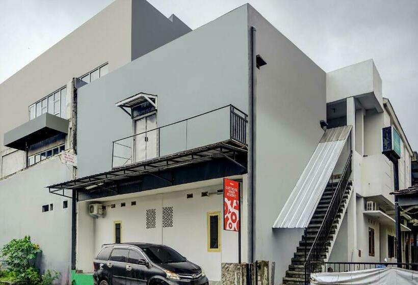 Отель Oyo 90939 Guesthouse Yansen Residence