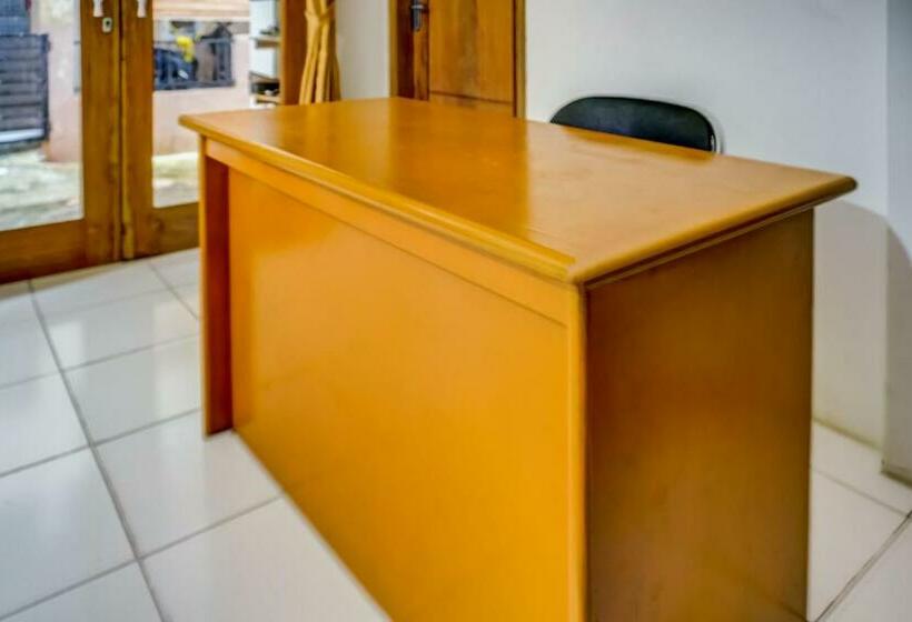 Отель Oyo 90939 Guesthouse Yansen Residence