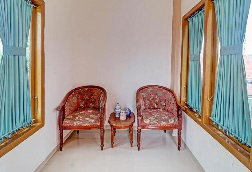 호텔 Oyo 90945 Arizon Kost