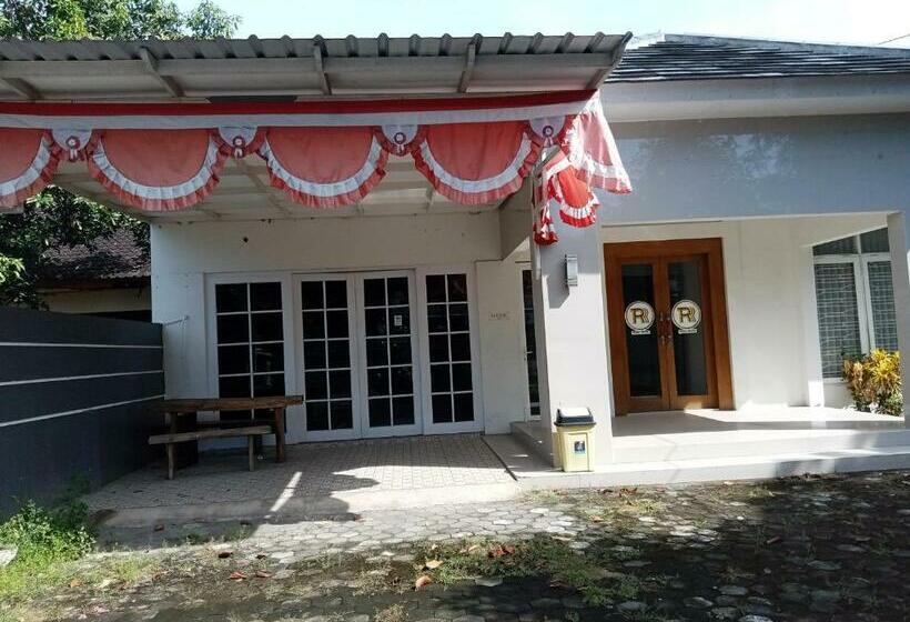 בית מלון כפרי Oyo 90971 Rrr Guesthouse