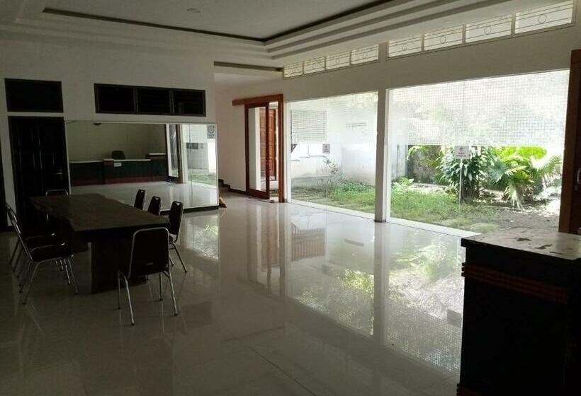 בית מלון כפרי Oyo 90971 Rrr Guesthouse