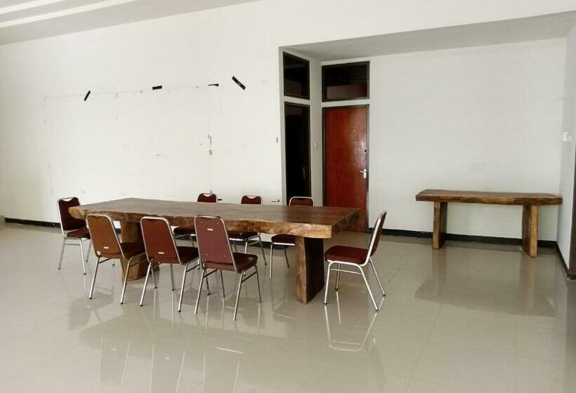 בית מלון כפרי Oyo 90971 Rrr Guesthouse