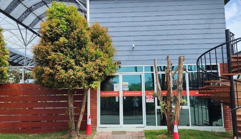 Hotel Grapevine Garden