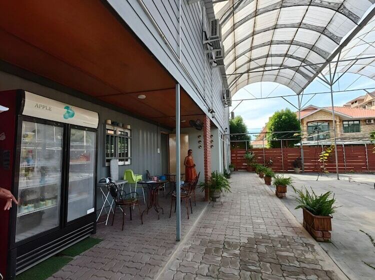 Hotel Grapevine Garden