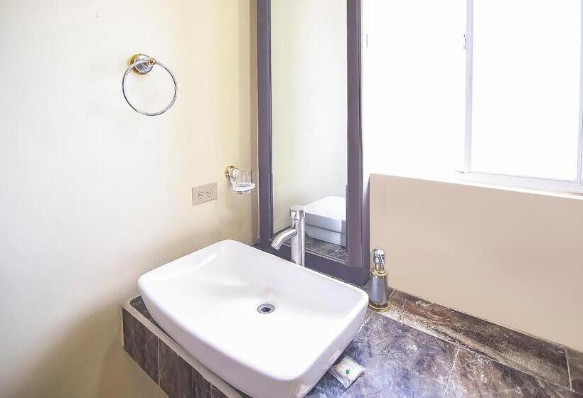 هتل Oyo  Plaza Las Torres