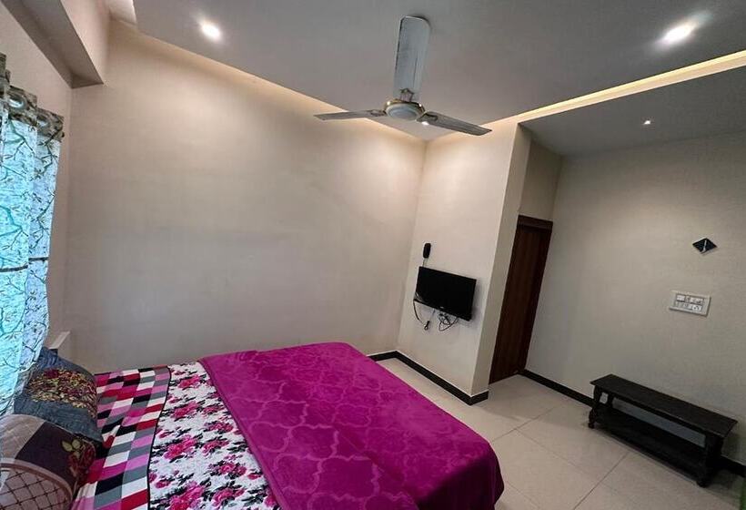 ホテル The Galaxy Near Udaipur Airport