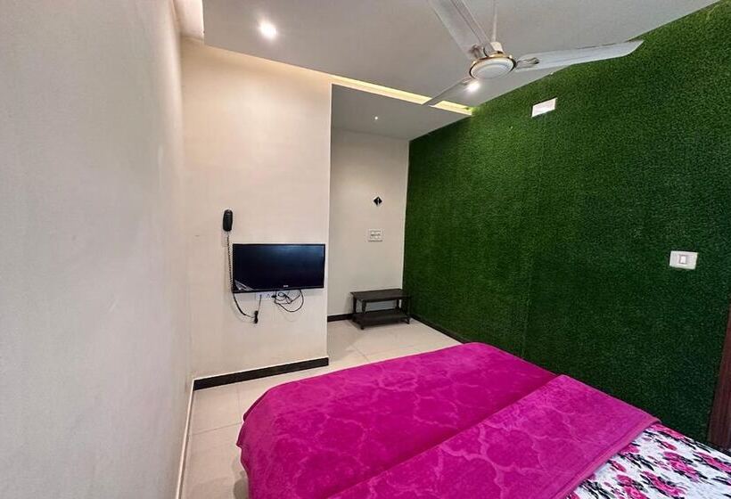 ホテル The Galaxy Near Udaipur Airport