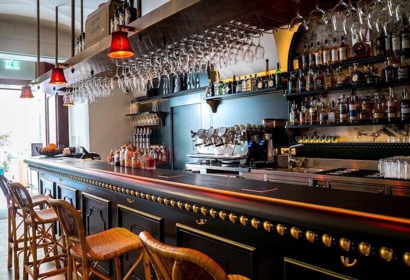 هتل The Leo Grand