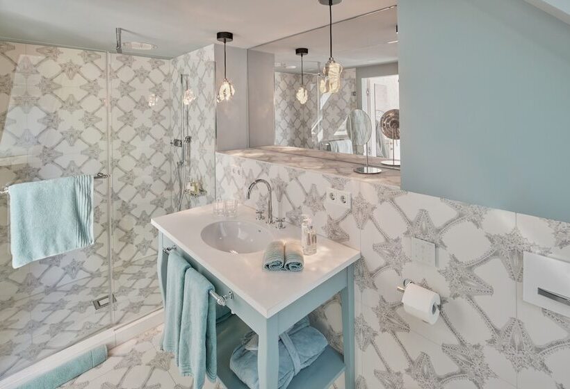 هتل The Leo Grand