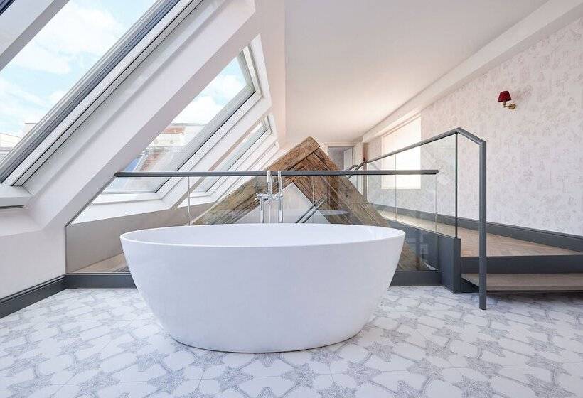 هتل The Leo Grand