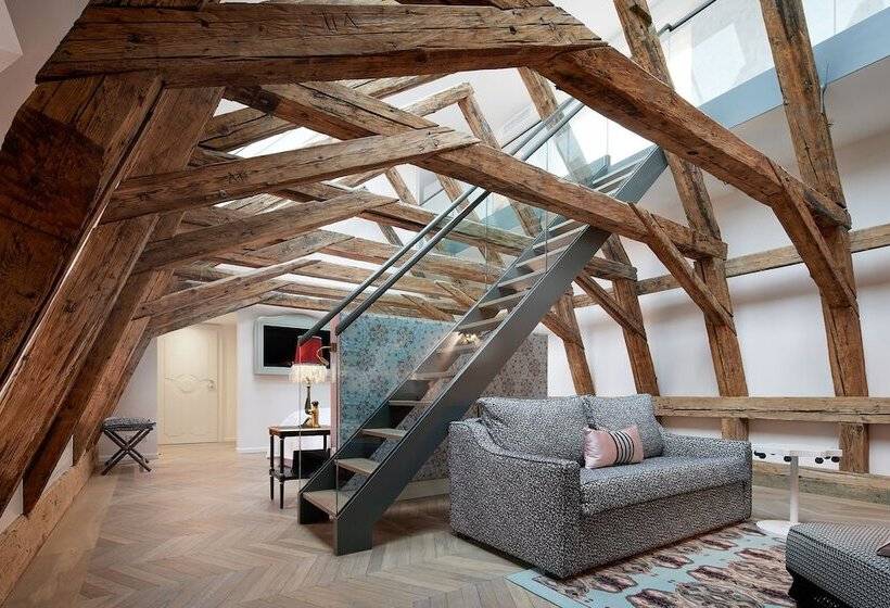 هتل The Leo Grand