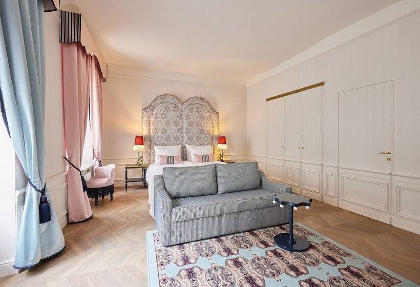 هتل The Leo Grand