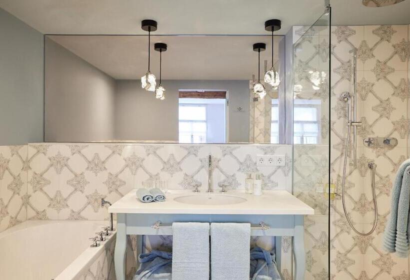 هتل The Leo Grand