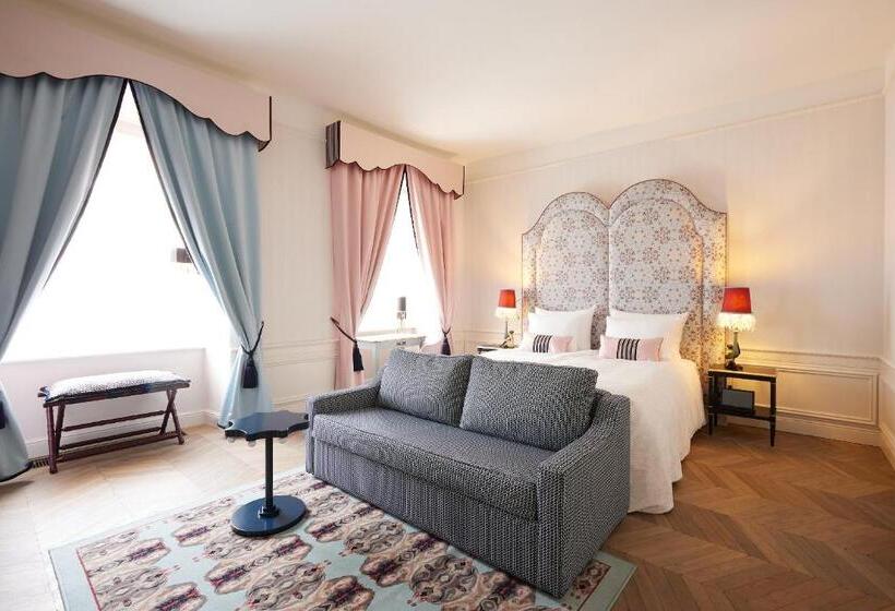 هتل The Leo Grand