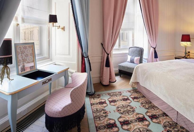 هتل The Leo Grand