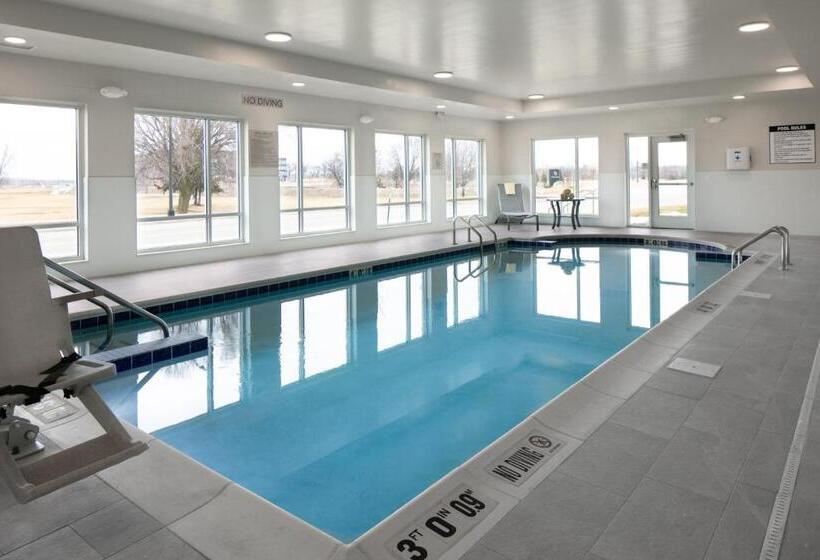 هتل Towneplace Suites By Marriott Oshkosh