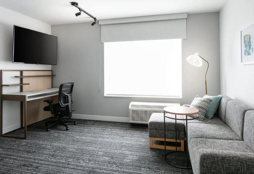 فندق Towneplace Suites By Marriott Oshkosh