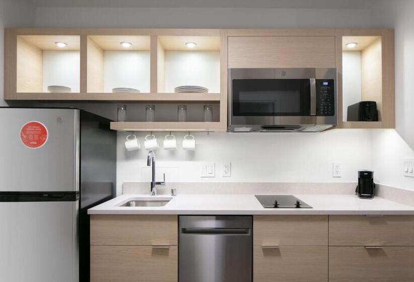 فندق Towneplace Suites By Marriott Oshkosh