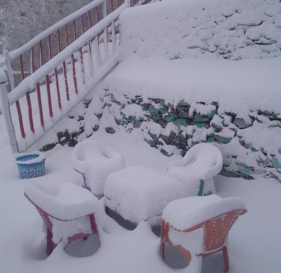 فندق على الطريق The Wonderland Cottages & Cafe