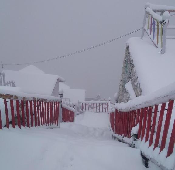 فندق على الطريق The Wonderland Cottages & Cafe