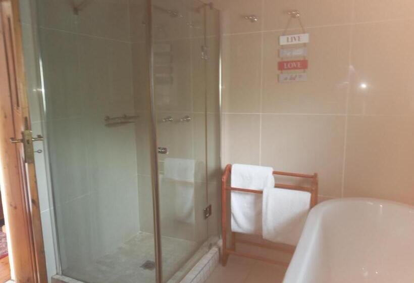 פנסיון 75 On Milner Lodge