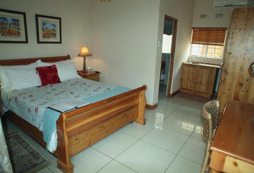 פנסיון 75 On Milner Lodge