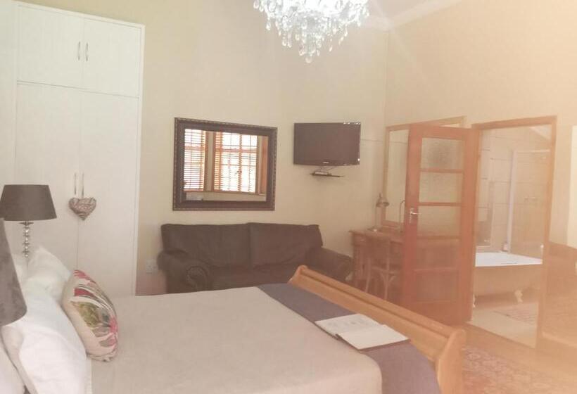 פנסיון 75 On Milner Lodge